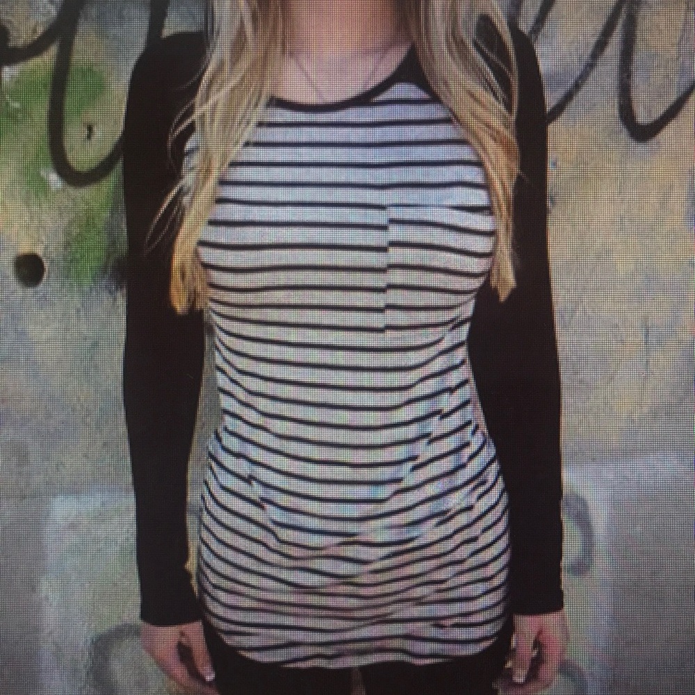 Black and gray striped pocket l/s tee